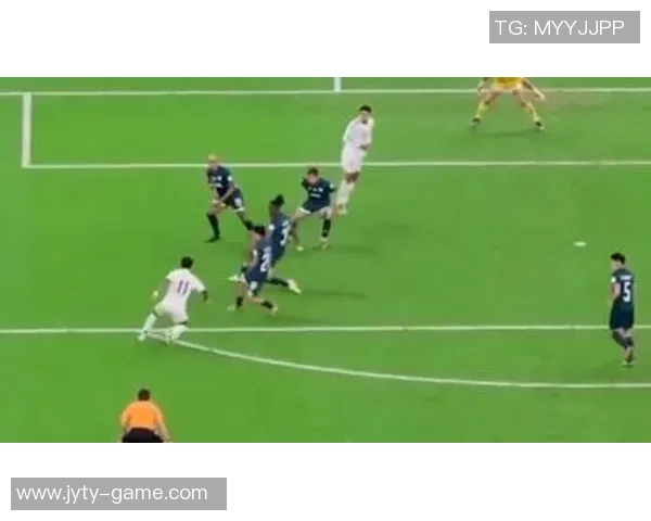 足球巨星射门绝技全景揭秘从爆射到弧线尽显力量与艺术 足球巨星射门绝技全景揭秘从爆射到弧线尽显力量与艺术